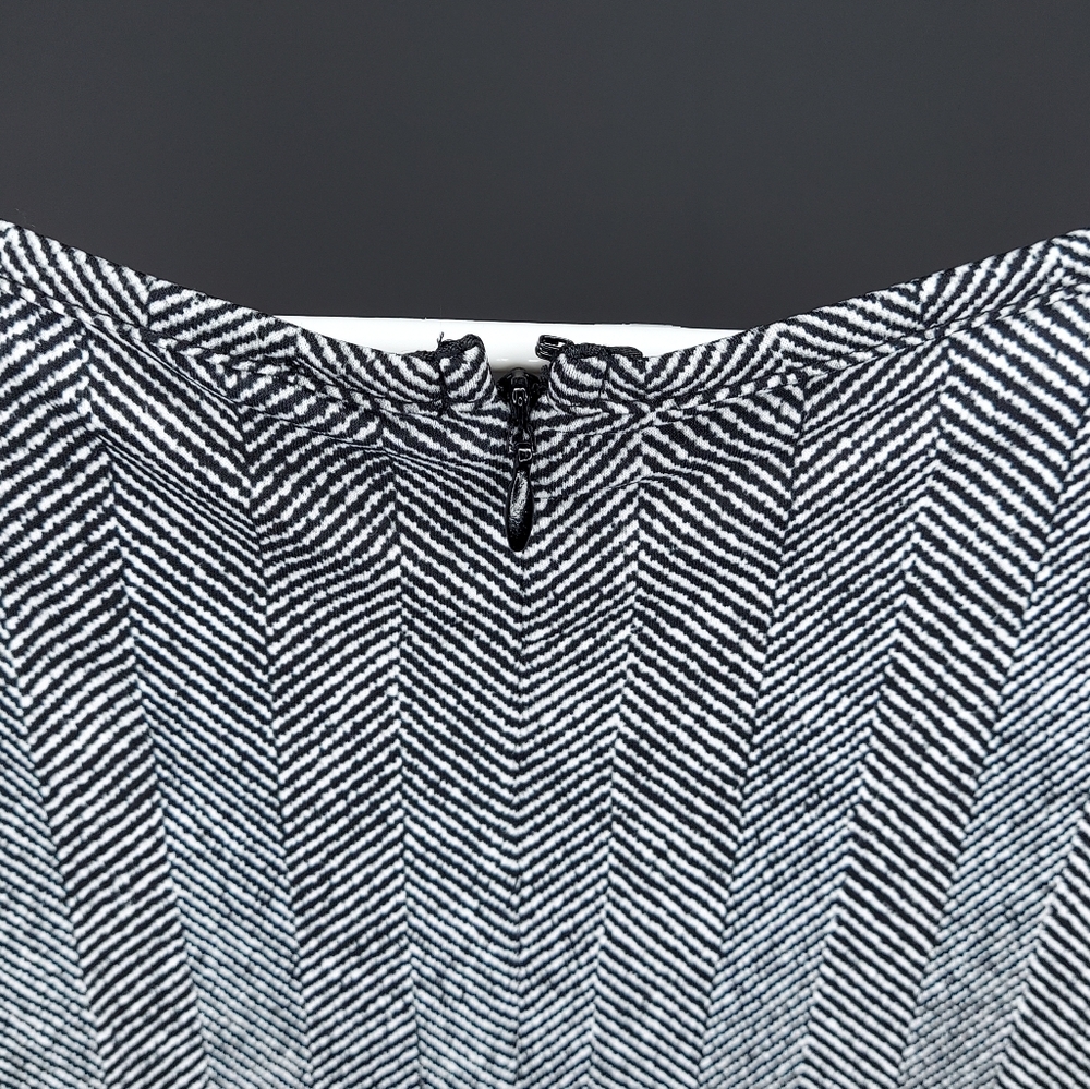 Michael Kors Dress 2X Black White Chevron Stretch Long Sleeve Scoop Neck Zip - Picture 3 of 8